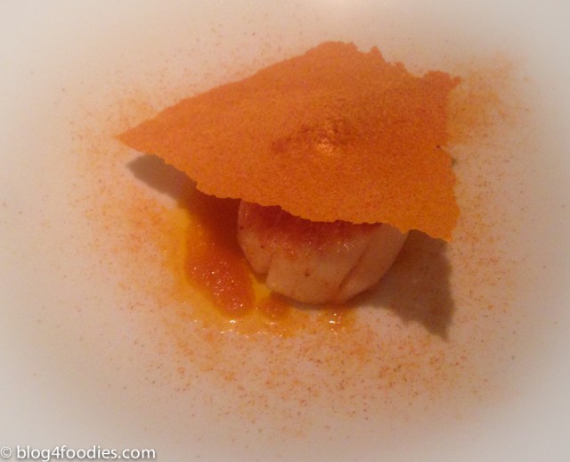 Scallops with different tomato textures