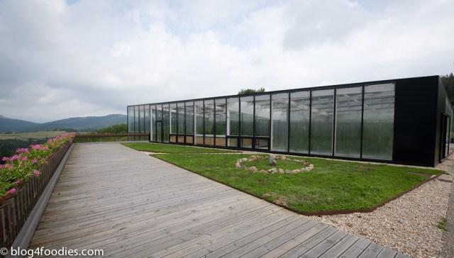 Azurmendi roof top garden (from outside)