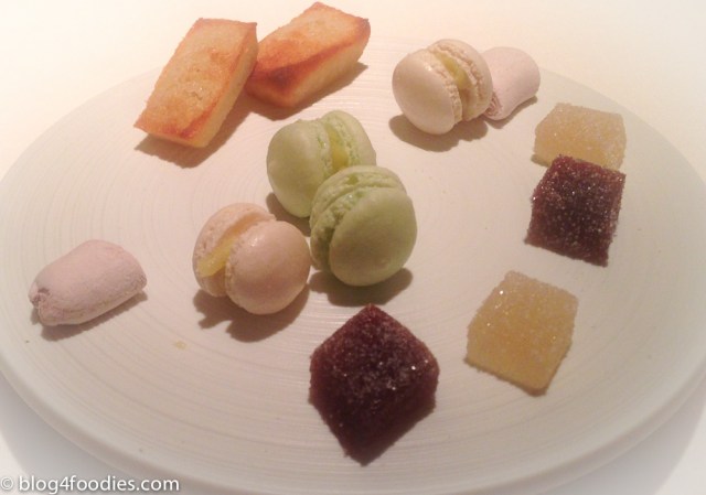 PETIT FOURS