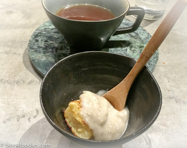 French toast. Sourdough bread. Sugar. Cinnamon. Jerusalem artichoke. Vanilla. Light roasted coffee from Per Nordby. Kenya - Karii.