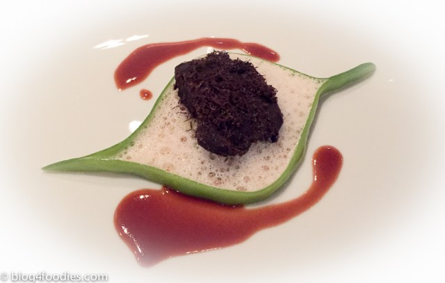 Sweetbread & Périgord truffle - "Pear-bean-bacon"