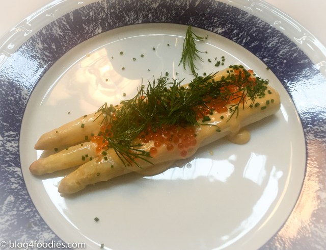White asparagus from Gotland with browned butter hollandaise sauce, salmon roe, dill salad