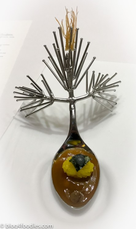 Creamy paella gunkan with cocotxas and white prawns with ali-oli.