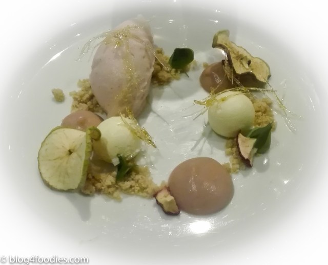 Apple from Urshult with soured cream and almonds